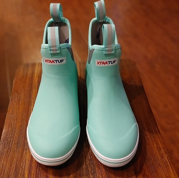 Shoes - XTRATUF 6" Ankle Deck Boot - women's size 10